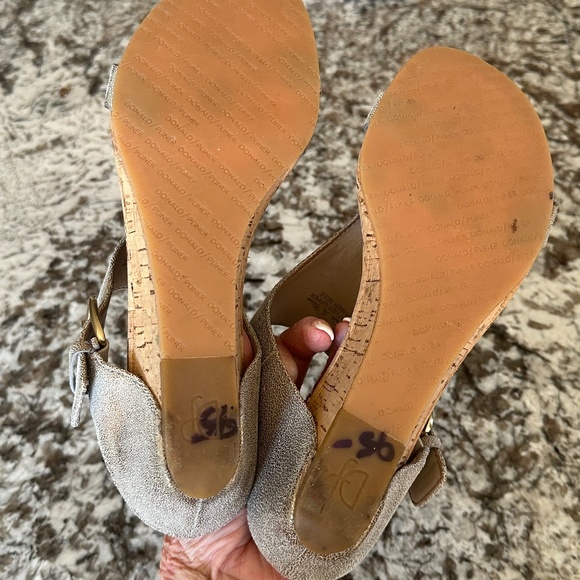 Donald Pliner Ladies Cork Wedge Sandals - Picture 8 of 8